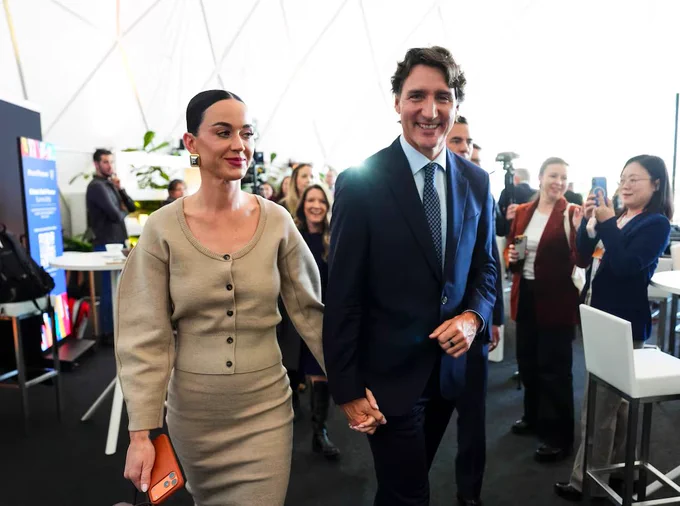 Trudeau holds hands with Perry as they leave an event during the World Economic Forum in Davos, Switzerland, on Jan. 20. (Sean Kilpatrick/The Canadian Press)
