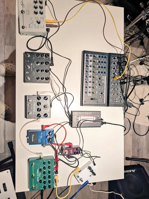Mixer outs, to EHX tri parallel mixer, loop a is a Waza craft blues driver, loop b is an MXR Duke of tone, loop c a JHS 3-series Chorus, into series chain of ventris dual reverb, Qi etherealizer, microcosm. 