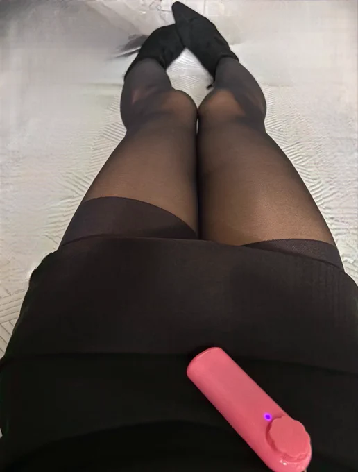 그래도 넣고 있으니까 질질 흐르네.. 기분좋아 ㅎ..딴거 긴거 추천좀해줘