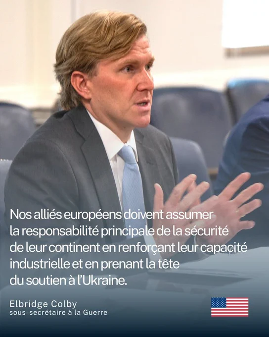 Portrait et citation suivante du sous-secrétaire à la Guerre Elbridge Colby : « Nos alliés européens doivent assumer la responsabilité principale de la sécurité de leur continent en renforçant leur capacité industrielle et en prenant la tête du soutien à l’Ukraine. »