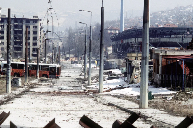 Pemandangan umum pusat kota Grbavica, sebuah lingkungan di Sarajevo 19 Maret 1996.

📸: Lt. Stacey Wyzkowski