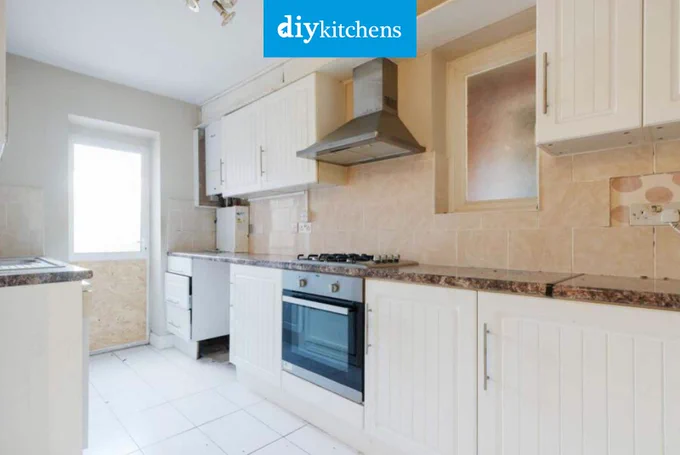 An Innova Bramley Bespoke Painted Shaker #kitchen | DIY Kitchens