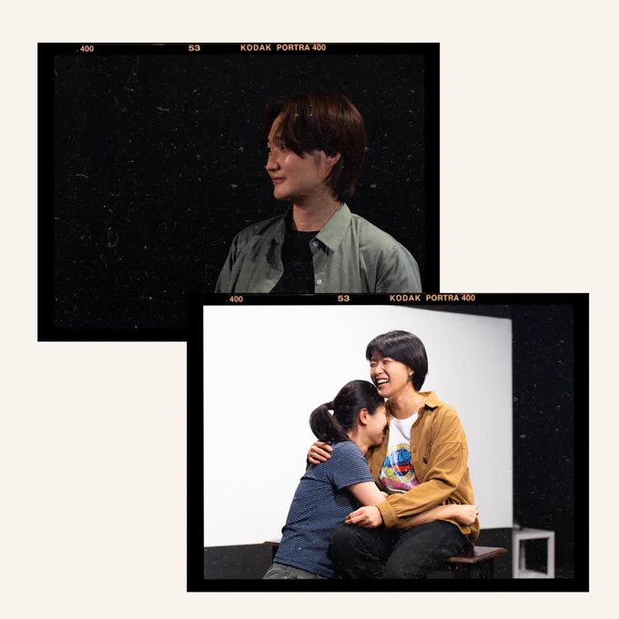 해당 이미지에는 두 개의 사진이 담겨있다.
왼쪽 위 사진은 보현 역의 변신영 배우가 먼 곳을 바라보고 있는 장면이다.
보현은 여러 감정이 교차하는 듯한 표정으로 누군가를 보고있는 듯 하다.

오른쪽 아래 사진은 영은 역의 장인혜 배우와 선주 역의 박윤선 배우가 서로 안고 있는 장면이다.
영은은 허리께까지 오는 테이블에 앉아 해맑게 웃고 있고,
선주는 선 채로 그런 영은의 어깨에 얼굴을 파묻고 있다.