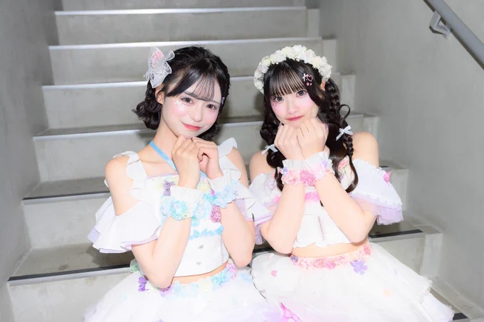 🩵せらら

改めて！同期です‪‪❤︎‬ 
お互い最初はせららがピンクでゆんが水色かなとか予想してたので逆で2人ともびっくりしていた😂(笑)

出会って2回目の日くらいに一緒にカフェ行ったり
お寿司食べたり麻辣湯食べたり、
意外と時間を共に過ごしてる🎶

mbti的に性格結構反対なんだけど
話してて楽しいし、頼れる部分もあるし、
同期がせららで良かった꜀(  ꜆-⩊-)꜆

これからたくさんよろしくねー！！🩵🩷