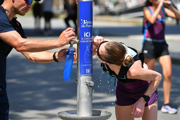 Trinkende Sportler*innen. Foto: iStock