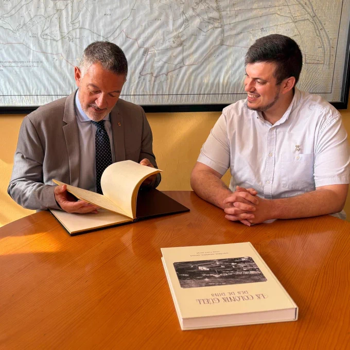 El conseller d'Empresa i Treball, Miquel Sàmper, amb Jordi Bartolomé alcalde de Santa Coloma de Cervelló