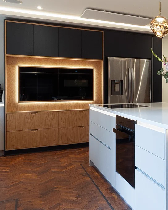 appliance picture frame detail in handleless kitchen 