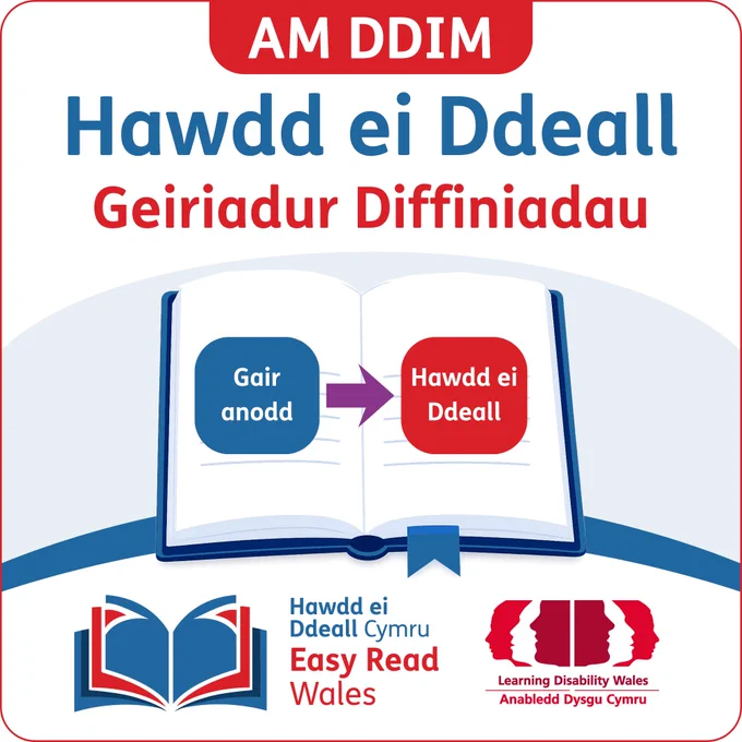 Graffeg gwybodaeth gyda'r geiriau "Am ddim. Hawdd ei Ddeall. Geiriadur Diffiniadau". Mae llyfr agored yn dangos y geiriau "Gair anodd" ar y dudalen chwith a "Hawdd ei Ddeall" ar y dudalen dde.