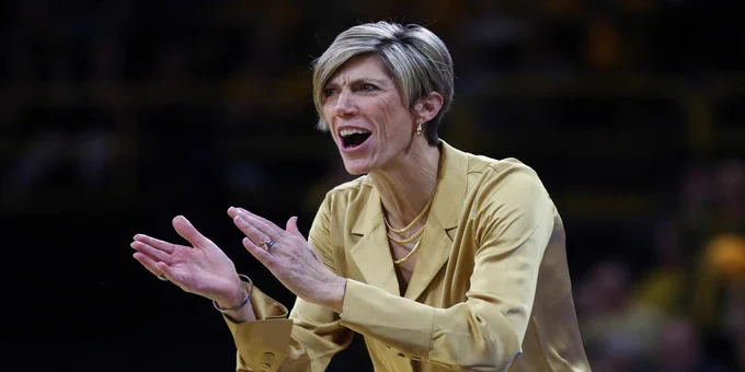 Iowa women's basketball reoffers 2028 4-star as recruitment reopens