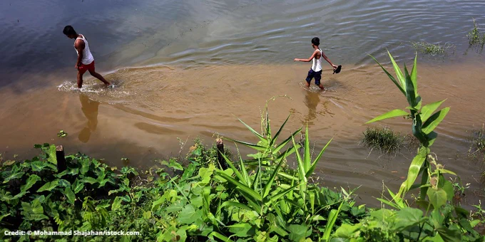 Road in the Rangapani area of Bangladesh submerged in knee-deep water as a result of flooding. Credit: © Mohammad Shajahan/istock.com.
