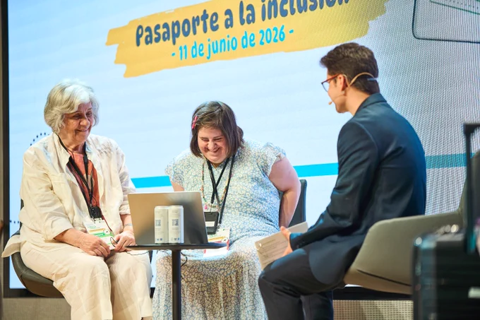 Entrevista de Simón marco a la activista libanesa Mia Farah.