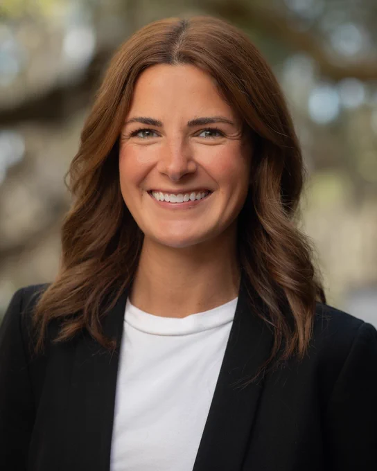 Headshot photo of Eva Mustian.