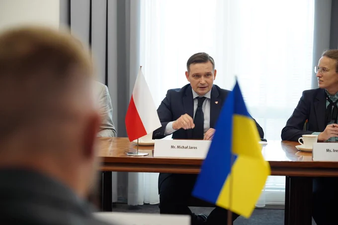 Wiceminister Michał Jaros podczas spotkania