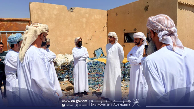 صورة لمجموعة أشخاص في العمل الميداني.