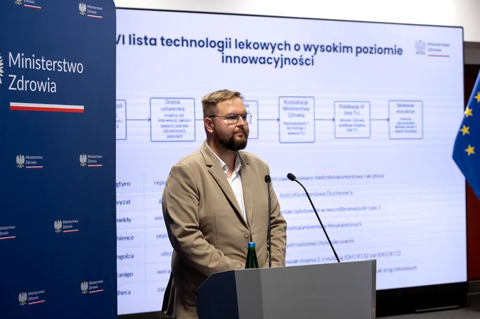 Na zdj. dyr. DPLiF Mateusz Oczkowski.