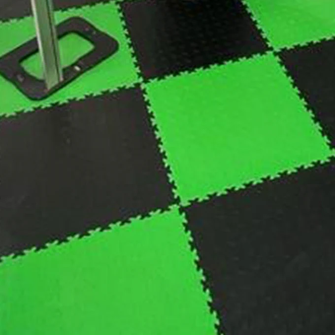 MotoLock tiles are designed to take high compression loads, like those found in materials movements operations in workshops, warehouses and distribution centres while the neat finish and smooth fit makes the tiles suitable for retail spaces, playrooms, gyms, garages, utility rooms, exhibition stands and more. Large space applications include exhibitions, railway stations, airports, passenger terminals, power plants, hangars and fire stations.