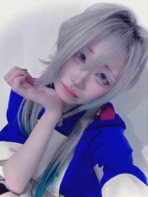 頑張ってよかったよー、ほんと、
すぐ辞めると思ってたって割と言われるけどね、僕は死ぬほど負けず嫌いなので1度立てた目標は達成させますよ、気合いで

頑張り方があってるかもわからないしみんなをちゃんと楽しませれてるかはわかんないけど、僕は死ぬほどリフレクション楽しませて貰ってます
いつもありがとう
みなさんに楽しませてもらってる分、それ以上に頑張って返して行きたいです

貰ってから数週間経つけど色んな人が青制服見に来てくれたりオリカク頼んでくれたりたくさん褒めてくれてめっちゃ嬉しかったです
そろそろインターネットにも自撮り流しときます
褒められるのなんて何回目でもうれしいからね、また見に来てください