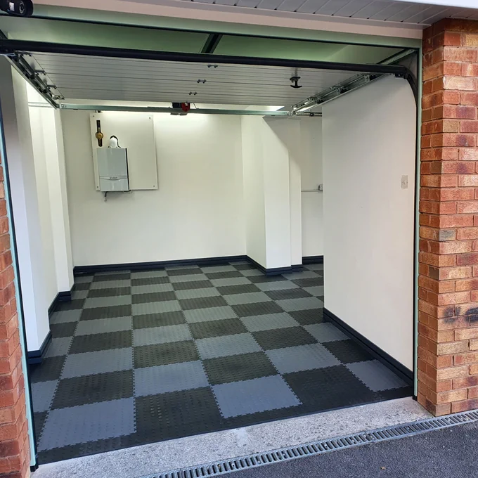 Looking to kick things up a notch with your flooring. Equip your flooring space with these essentials to make your space unique and more of a productive area. These Light Grey Recycled CoinTop - MotoLock Interlocking Floor Tile are a perfect solution for Garages, Workshops, Warehouses, Gyms, Factories, Commercial and Temporary Spaces making your flooring space stand out.
