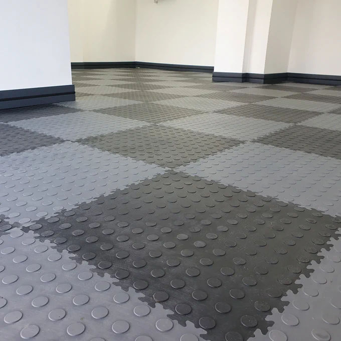 MotoLock tiles are designed to take high compression loads, like those found in materials movements operations in workshops, warehouses and distribution centres while the neat finish and smooth fit makes the tiles suitable for retail spaces, playrooms, gyms, garages, utility rooms, exhibition stands and more. Large space applications include exhibitions, railway stations, airports, passenger terminals, power plants, hangars and fire stations.