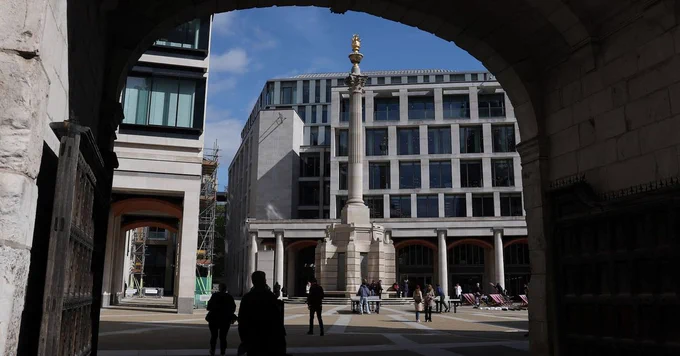 London's FTSE 100 rises on financials boost; Mideast uncertainty limits gains
