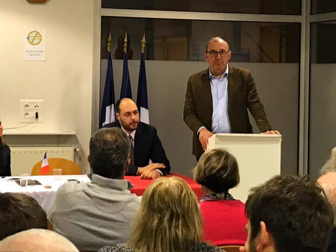 En Ille-et-Vilaine, Gilles Pennelle mènera le combat des élections sénatoriales en septembre comme tête de liste du RN. Je lui souhaite le succès qu'il mérite !
Ami de la fédération RN de la Loire-Atlantique, Gilles nous a plusieurs fois honoré de sa présence dans le département. Ce furent les mémorables réunions publiques de Saint-Nazaire (à l'Agora et Kerlédé), Orvault, Donges et Saint-Étienne-de-Montluc, entre 2017 et janvier dernier. À chaque fois, la même pédagogie militante et la même foi transmise à nos adhérents, nourrie de décennies d'expérience et d'une rare acuité sur ce que la connaissance de l'Histoire apporte au combat politique.