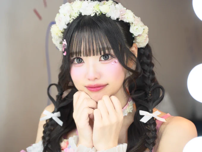 太陽／DREAMING MONSTER

⟡.──────────── .⟡

昨日は、デビュラのお礼ポストとか、アー写とか、ライブ告知まとめとか色々一気に投稿しちゃったからみんな追えてるか心配⌯᷄︎  ̫ ⌯᷅︎💧

固定ポストにしてるお礼ポスト、写真4枚分全部ALT書いて載せたんだけど気づいてるかな…💭もしまだ読んでなかったらそこも読んで🥹

今日ゆっくり休んだら明日は初対バン🥳
五反田で会えます🍀*゜
行けるよ報告してほしいです……😭
スケジュール調整よろしくお願いします‪‪❤︎‬🙇🏻‍♀️´-