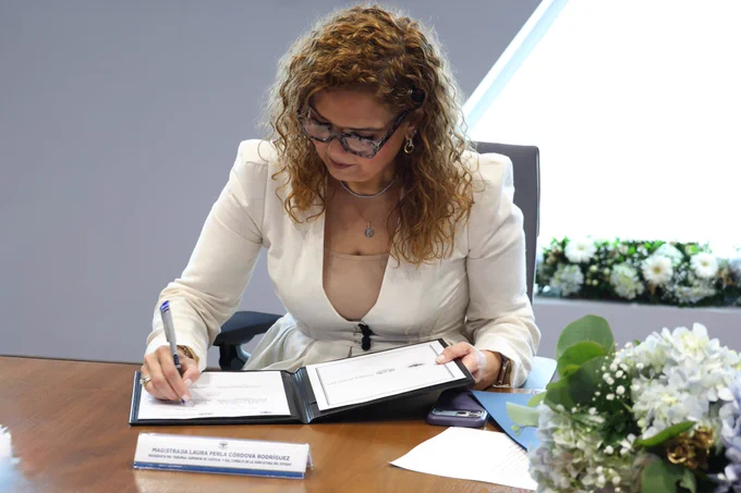 El convenio fue firmado por la magistrada Laura Perla Córdova Rodríguez, Presidenta del Tribunal Superior de Justicia y del Consejo de la Judicatura; y el magistrado Miguel Felipe Mery Ayup, Presidente del Tribunal Superior de Justicia y del Consejo de la Judicatura del Estado de Coahuila de Zaragoza.