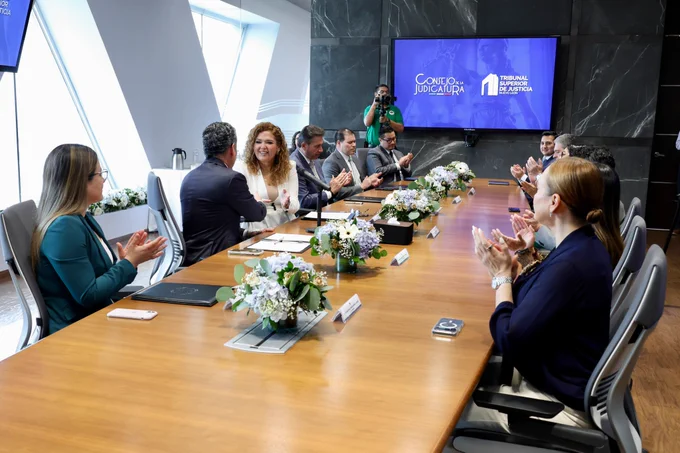 Como testigos de honor por parte del PJENL firmaron la consejera Grisel Oyuky de León Rodríguez; y los consejeros Jacobo Sánchez González, Allvaro Ibarra Hinojosa.

Por parte de la comitiva de Coahuila también estuvo presente el licenciado Rodrigo González Morales, Secretario Técnico del Poder Judicial de Coahuila.