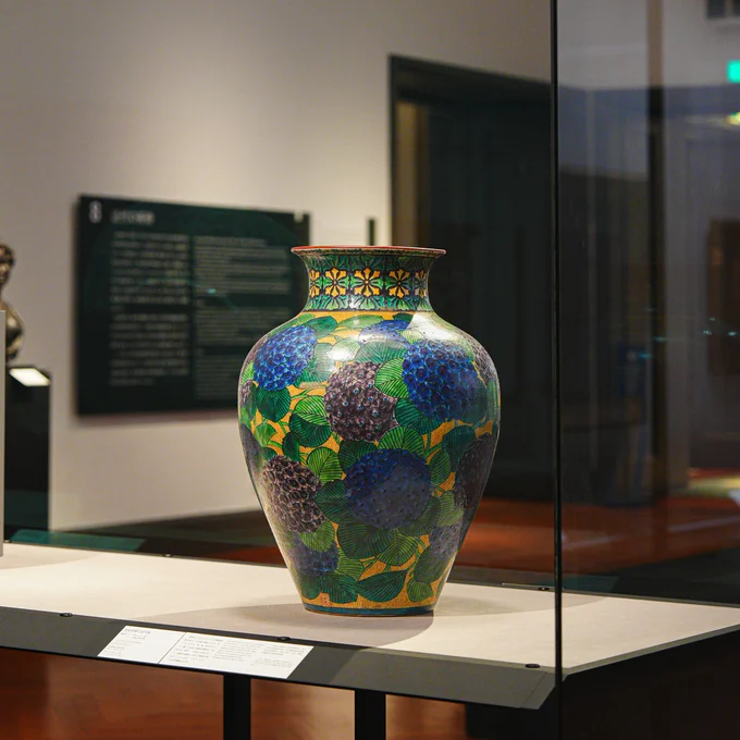 色絵紫陽花図大瓶 展示風景

