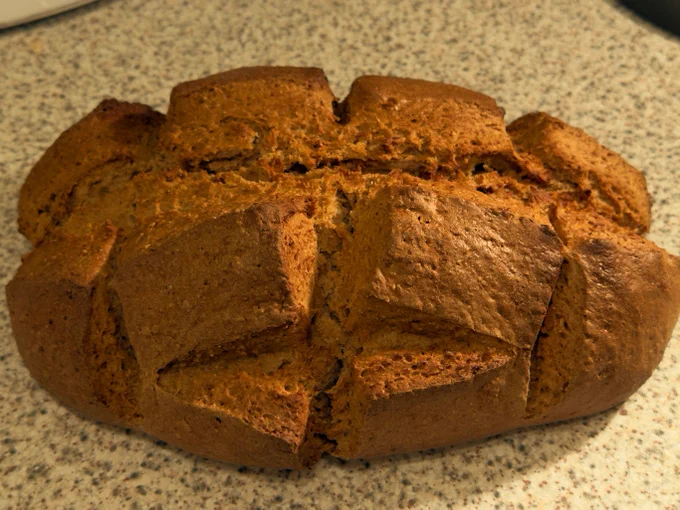 frisch gebackener Brotlaib
