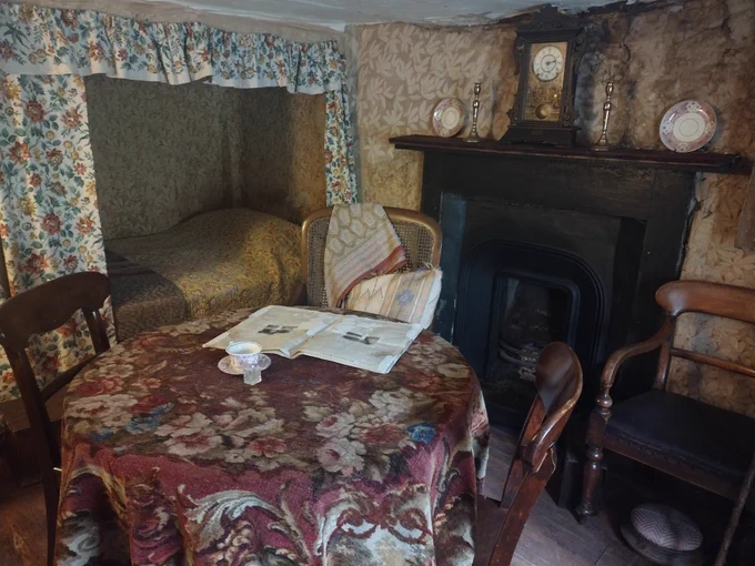 Parlour with box beds at Moirlanich Longhouse.