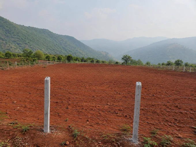 This is agriculture land for sale situated in uttar Pradesh mirzapur madihan 35 acre. There are around mountain view . Any person who want to interested contact me  91-7394886070.
