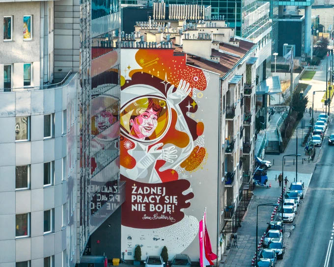 Mural z podobizną Ireny Kwiatkowskiej w stroju astronautki