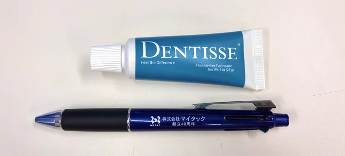 サイズ比較用に、マイタックさんからいただいたペンを添えて🖊️✨