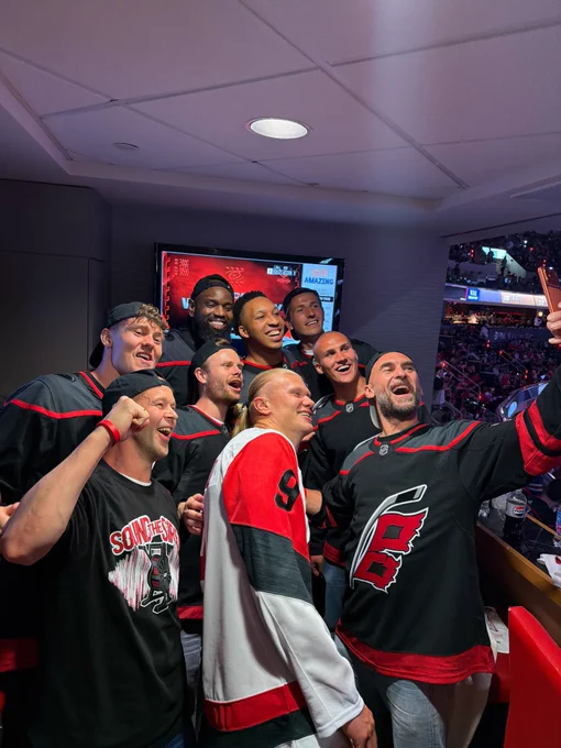 Norwegian World Cup players taking a photo with Grant Williams.
