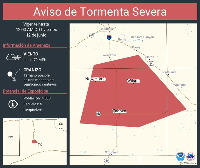 Este gráfico muestra la localización en el mapa de un aviso de tormenta severa. El aviso estará en efecto hasta las 12:00 AM CDT. El aviso incluye a Tahoka TX, Wilson TX, New Home TX. El aviso incluye el sur centro de Lubbock, el norte de Lynn y el oeste centro de Garza Counties. Las amenazas asociadas a este aviso son: ráfagas de viento de 70 MPH y granizo del tamaño de una moneda de veinticinco centavos. Hay 4,833 personas bajo este aviso incluyendo 5 escuelas y 1 hospital.