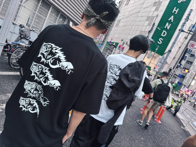 ZIEN：黒XL着用
So：白XL着用