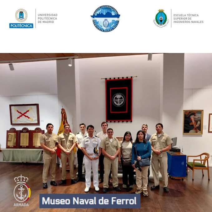 Foto de grupo en el Museo Naval de la Armada en Ferrol
