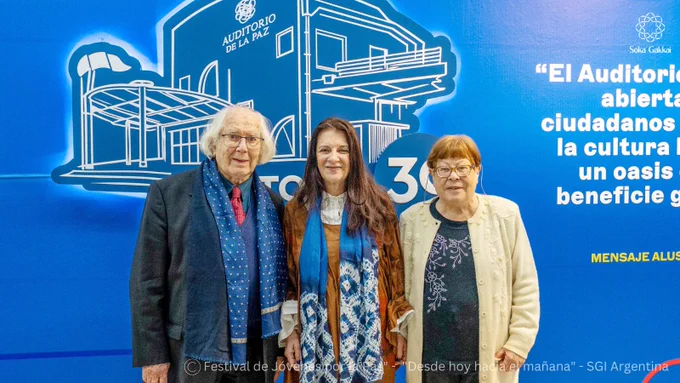 🆕News: On May 2 and 3, SGI Argentina (SGIAR) held a youth culture and peace festival at its Peace Auditorium in Buenos Aires, commemorating the 30th anniversary of the auditorium’s opening. Designed by renowned Argentine architect Clorindo Testa, the auditorium has served as a venue for exhibitions, lectures, and concerts promoting peace and culture since its opening in 1996. More than 2,000 people attended the event, including Nobel Peace Prize laureate Dr. Adolfo Pérez Esquivel and Club of Rome Co-President Silvia Zimmermann del Castillo. The festival showcased dynamic musical and dance performances by youth members from across the country. SGIAR was also recognized by local academic and architectural organizations for its contributions to society.
#SokaGakkai #BuddhisminAction #SokaGakkaiNews