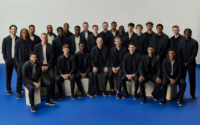 The England squad pose for a group photo in their Marks & Spencer menswear.

Back row (L-R): James Trafford, Djed Spence, Morgan Rogers, Ivan Toney, Kobbie Mainoo, Ezri Konsa, Marc Guéhi, Jordan Pickford, Elliot Anderson, Jordan Henderson, Marcus Rashford, Eberechi Eze, Tino Livramento, Anthony Gordon, Nico O’Reilly, Jarell Quansah, Dean Henderson, Noni Madueke.

Front row (L-R): Reece James, Dan Burn, John Stones, Bukayo Saka, Thomas Tuchel, Harry Kane, Declan Rice, Jude Bellingham, Ollie Watkins.
