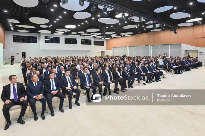 🇦🇿 Zəngilanda keçirilən Qarabağ və Şərqi Zəngəzur iqtisadi rayonları üzrə regional müşavirə

🏢 Azərbaycan Respublikası Prezidentinin 2026-cı il 25 may tarixli Sərəncamı ilə təsdiq edilmiş 📜 “Azərbaycan Respublikasında kənd təsərrüfatı, balıqçılıq və akvakultura məhsullarının istehsalı və emalı sahələrinin inkişafına dair 📅 2026–2030-cu illər üçün Dövlət Proqramı”nın müzakirəsi ilə bağlı Zəngilan şəhərində regional müşavirə keçirilir.

 👥 Tədbirdə aidiyyatı dövlət qurumlarının nümayəndələri, Zəngilan, Cəbrayıl, Qubadlı, Ağdam, Füzuli, Xocalı, Xocavənd, Şuşa, Kəlbəcər və Laçın rayonlarından olan 🚜 fermer və sahibkarlar iştirak edirlər. 

 📸 Daha çox foto və məlumat üçün link:⤵️
https://photostock.az/media/6A2BB93F39DEB

#müşavirə #photostockaz #qarabağ  #şərqizəngəzur #zəngilan #azərbaycan