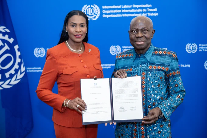 ILO Director-General, Gilbert F. Houngbo, stands next to Hon. Pia Glover-Rolle, M.P., Minister of Labour, Public Service, and National Insurance of the Bahamas, as they hold the documents of ratification. Photo: ILO. 