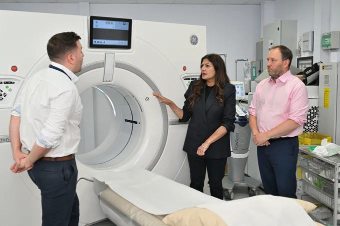 Minister Murray visits Royal Surrey Hospital