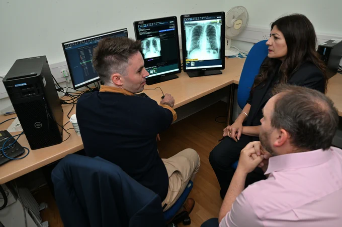 Minister Murray visits Royal Surrey Hospital