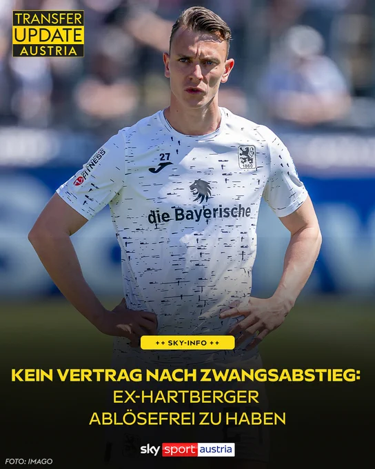 Ein Fußballspieler in einem weißen Trikot mit dem Aufdruck "die Bayerische" steht auf einem Fußballfeld.