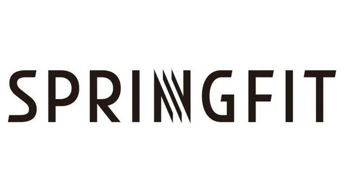 画像には「SPRINGFIT」という文字が描かれています。フォントは太く、黒色で書かれています。「N」の部分がデザインされており、中央の縦線が複数の斜めの線で構成されています。背景は白色です。