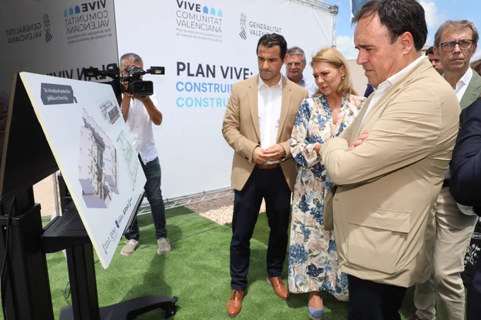 El president de la Generalita, Juanfran Pérez Llorca, asiste a la presentación del Plan Vive en Torrevieja