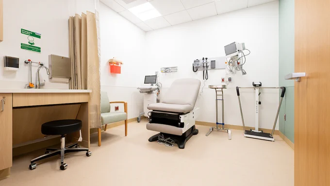 An examination room in the Boston Student and Occupational Health Clinic. Photo: Alonso Nichols/Tufts University 