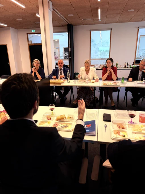 Les échanges durant le repas
