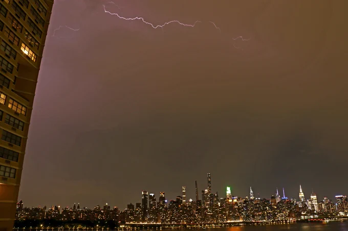 Cloud-to-cloud lightning (inter-cloud lightning / sheet #lightning over #NewYorkCity last night.

#Manhattan #ny1 #news12nj #severweather #empirestatebldg #clouds #stormwatch #storm #weatherchannel #weather  #severestorm #newjersey #stormteam4ny
